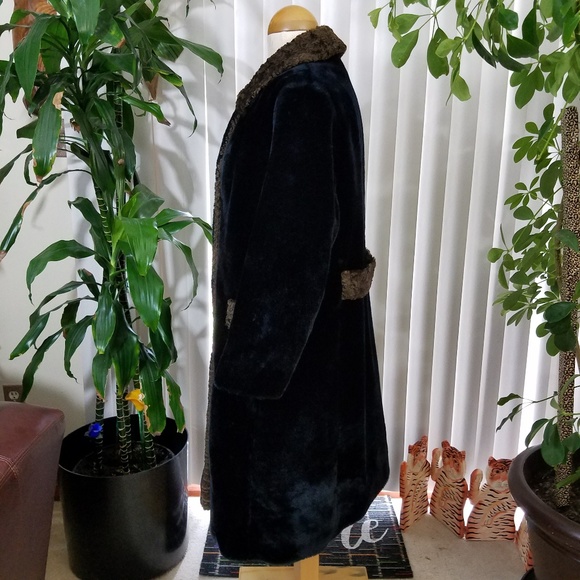 Vintage 60s faux fur black with brown lining coat - Picture 4 of 8